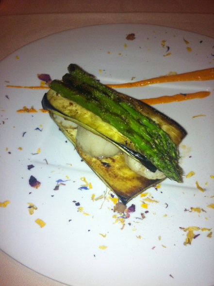 El 18 - Milhojas de vieiras y berenjenas