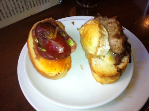 Orixe - Pincho de lacón y solomillo con queso de cabra