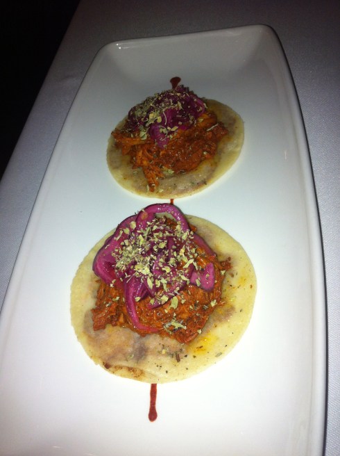 Punto MX - Panuchos de cochinita