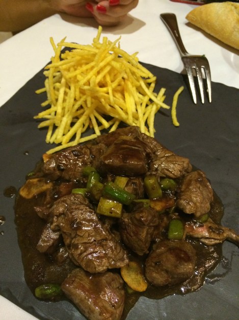 Taberna Gaztelupe - Solomillo salteado al ajillo con trigueros